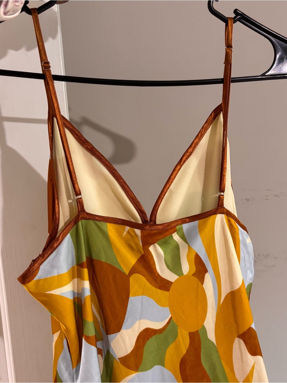 ASTR The Label Nilana Keyhole front dress Abstract Wave-Print Slip Maxi Dress - Picture 6 of 6